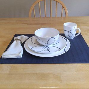 Wedgwood Vera Wang Glisse Collection 4-Piece Place Setting White and Navy Blue